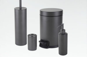 GRAPHITE אביזרים מונחים לאמבטיה בגימור אפור כהה גרפיט אל חלד