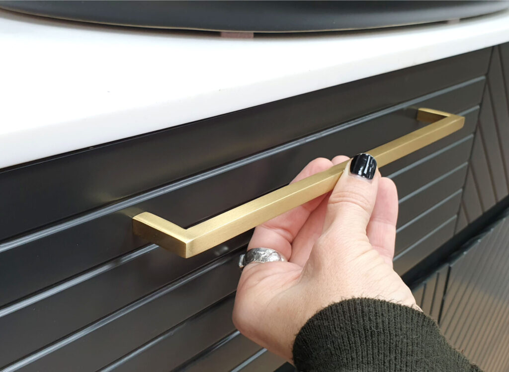 ידיות ארוכות לארון זהב מט